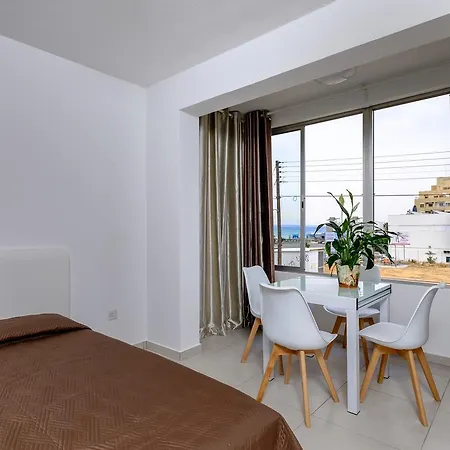 The Studio @ Makenzy Beach Apartment